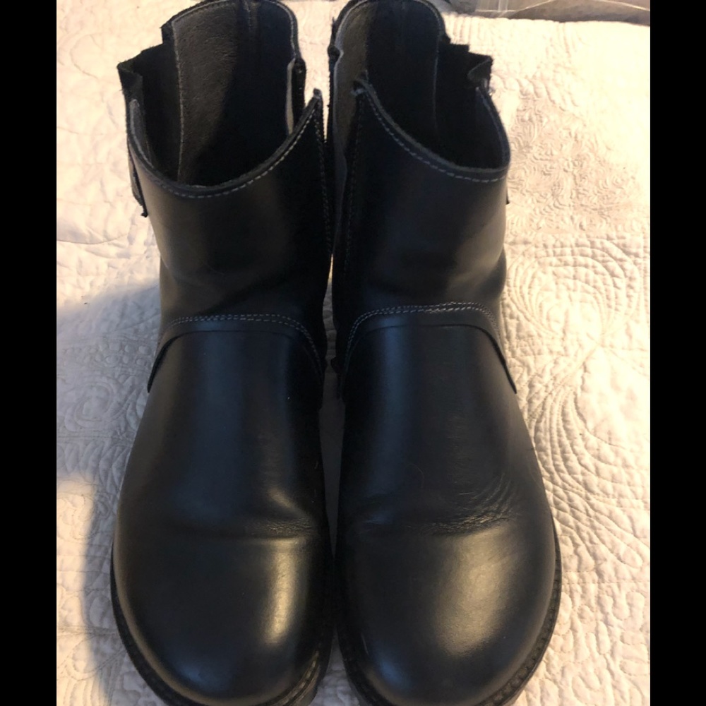 Gorgeous Birkenstock Stowe ankle boots